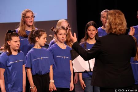 A me slišiš Pet čevljev merim, palcev pet (23)